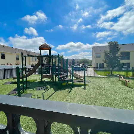 Cozy Oasis Near Disney! 4 Bedroom 3 Bath Townhouse!